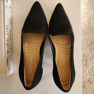 8M Adrienne Vittadini black kitten heel shoes